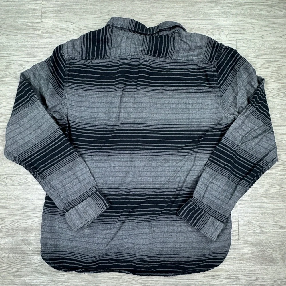 Levis *orders ship